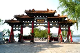 泉城济南之旅，大明湖 趵突泉 千佛山 ，景色优美图片