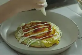 韩国人制作白菜煎饼，看起来很好吃的样子视频封面