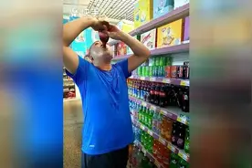 牛人一言不合秒干可乐，怒干5瓶图片