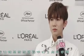 TFBOYS演唱会尴尬一幕：王源走错位置，千玺和小凯做法令人称赞视频封面