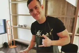 悉尼最繁华大街上 他开了家极其高调且正宗的煎饼果子店图片