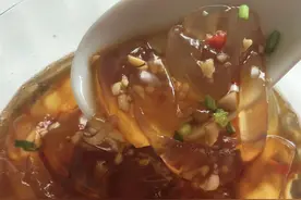 来一碗真过瘾！鲜辣爽爆的鲜海蜇图片