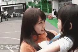爆笑动态图：这两个妹子的笑容由我来守护！（第2439期）图片