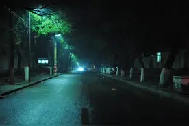 原本以为她救了我，我正要谢她时，我发现了可怕的事，但已经晚了图片