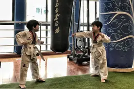 中国小网红——十项全能双胞胎运动小达人。图片