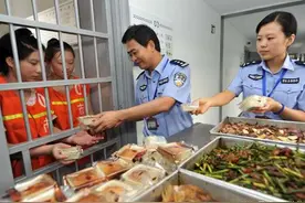 实拍：女子监狱的日常吃食图片