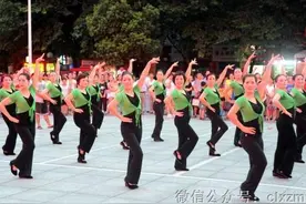 游戏公司老板让员工跳广场舞!图片
