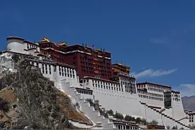 走进梦中的天堂拉萨，领略布达拉宫的威严和朝圣者的虔诚图片