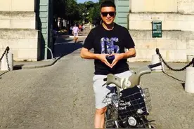 “颜王孙红雷”生日当天自夸，发自拍，还晒出和外国美妞合照图片