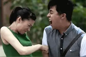 搞笑GIF图：不知道为什么，好想一砖头砸过去图片