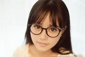 日本高校校花美女清纯教室写真秀白皙肌肤图片