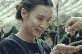 动图：大爷撩妹真心赞，都学着点儿啊！图片