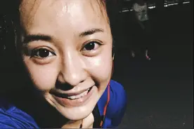 陈意涵晒夜跑照自嘲就算全裸也不会被发现 网友：因为你跑太快了图片