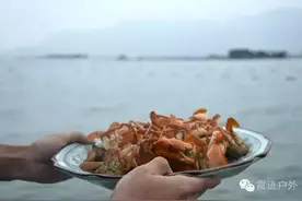 此地的野生青蟹竟拿来干煎，忍不住要流口水了图片
