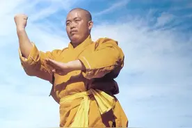 天下武功出少林：少林寺方丈释永信练武的老照片，不明觉厉！图片