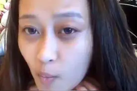 还记得《巴拉拉小魔仙》中的美琪吗？现在素颜直播，黑眼圈比较重图片
