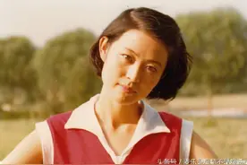 倪萍晒30年前青葱旧照，现在“毁容”了曾经也是美得不要不要的图片