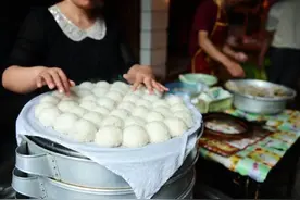 90后女孩和妈妈一起回农村老家的饮食生活图片