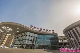 济南长途汽车西站又增98部始发车 基本覆盖山东各地图片