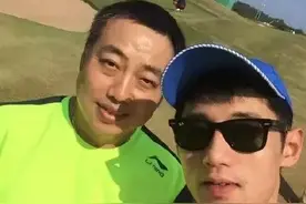 乒坛已无对手，胖官员带领男乒集体转打高尔夫！图片