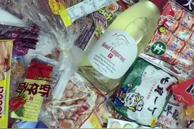 人生那么无趣，不如一起来吃薯条蘸葡萄酒图片