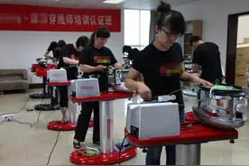 纳尼？羽毛球穿线还需要考认证？高手教你小白也能学会的穿线方法图片