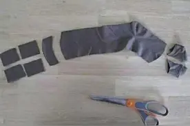如何将穿过的旧袜子物改造成玩具，非常简单哦！图片