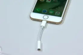 苹果的AirPods到底有多方便，三张图就可以告诉你全部图片
