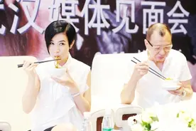 佘诗曼来汉吃热干面讲武汉话图片
