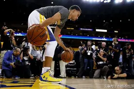 库里（curry）教你如何护球和制造投篮空间！图片