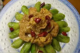 今天老公做的面筋炒丝瓜，一口咬下去满嘴都是清香和软滑的感觉图片