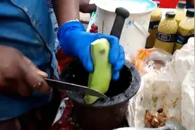没成熟的香蕉谁说不能吃？在三哥的手里只要能做成糊糊，那都好吃视频封面