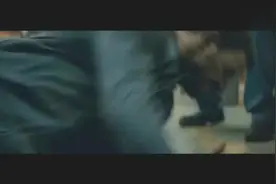 够狠，进入监狱的第一天，就一人挑全部人