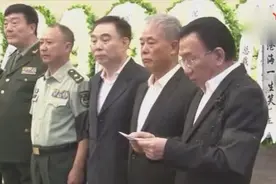 侯耀华率众徒弟徒孙鼓掌送行常宝华，有谁注意到常远的表情视频封面