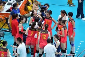 郎平罕见竖起大拇指 洪钢称女排“欺负”意大利图片