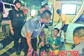 小男孩深夜11点在海滩走失图片