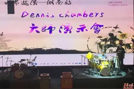 架子鼓大师长沙为学童提建议：多听各种音乐图片
