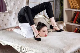逆天柔骨！中国“柔术女王”扭转身躯网友傻眼图片