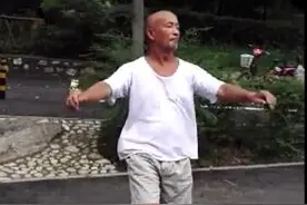 神一般的舞姿！济南大爷千佛山晨练秒杀广场舞大妈图片