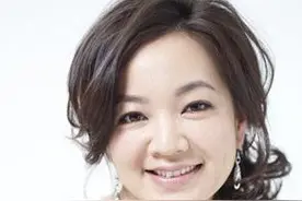 阿雅女儿生活近照，网友；背影杀手，像伍佰，手插口袋别摔跤！图片