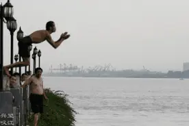 高空跳水危险，普通人需谨慎图片