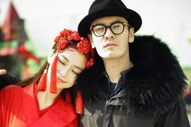 黄晓明与AngelaBaby甜蜜对视狂虐狗 转过身就吐舌头视频封面