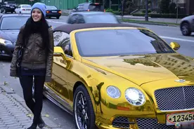 这才是白富美玩车，改装费就可以买40辆帕萨特，车牌秒杀无数！图片