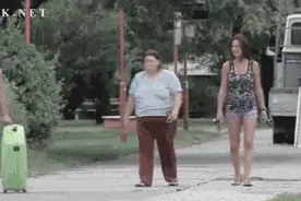 搞笑GIF：哇！你这么说你爸知道吗？图片