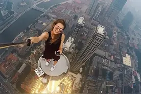 这可能是全世界最危险的自拍，专业动作 请勿模仿图片