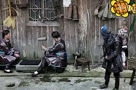 黔东南神秘部落里木楼上挂的劳作神器，说说你认识几个？图片