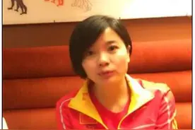 “莫式空翻”创造者莫慧兰花椒直播 大显“莫式”主持范图片