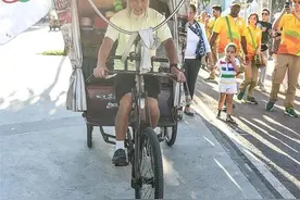 早观世界 | 小伙儿因给前女友点赞被拘？“点赞”需谨慎啊图片