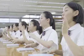 厦门六中合唱团演绎《夜空中最亮的星》，比抖音的小姐姐更治愈！视频封面