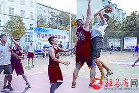 首届“草根篮球赛”八强诞生图片